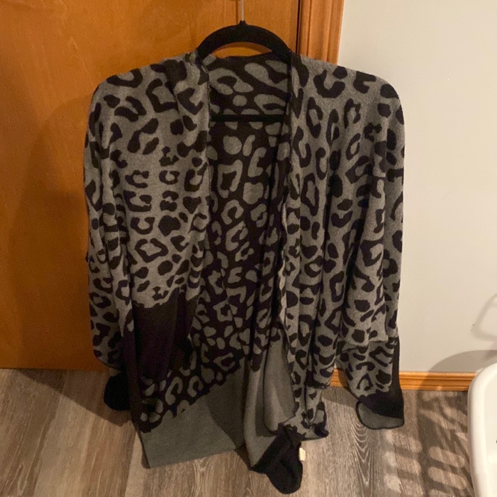 reversible cheetah print shawl size med or small
